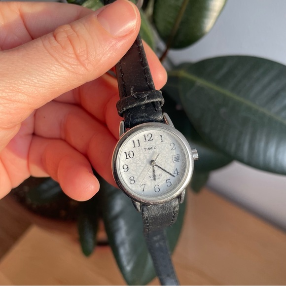 Classic Vintage Timex Watch - Picture 2 of 7